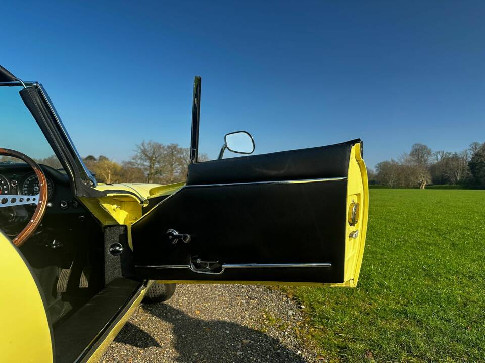 Afbeelding 40/100 van Jaguar E-Type (1968)