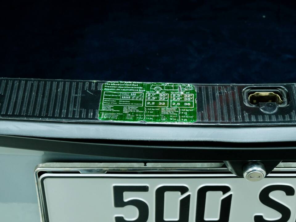Image 16/50 of Mercedes-Benz 500 SEC (1982)