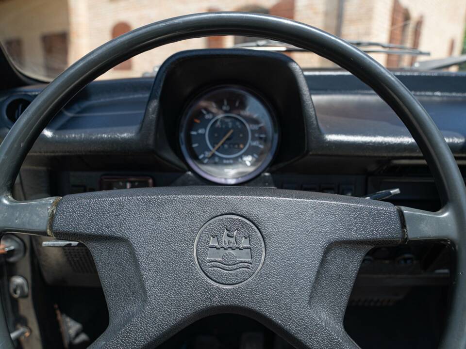 Image 38/50 of Volkswagen Beetle 1303 (1975)