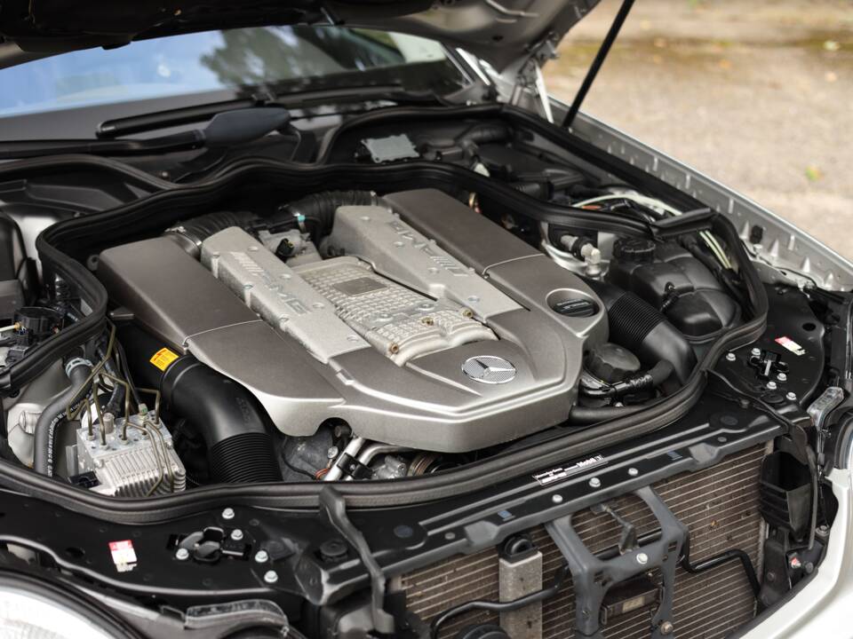 Image 47/72 of Mercedes-Benz E 55 AMG (2002)