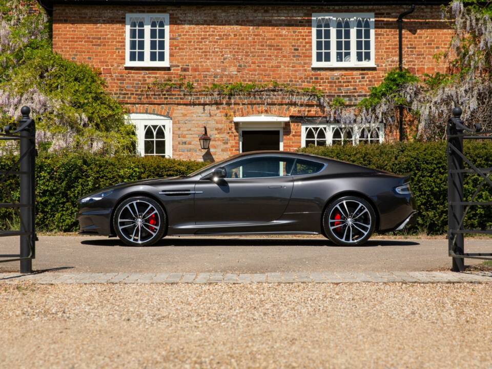 Image 20/50 of Aston Martin DBS (2012)
