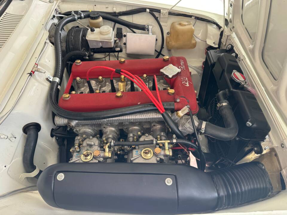 Image 43/99 of Alfa Romeo Giulia 1750 GT Am (1971)