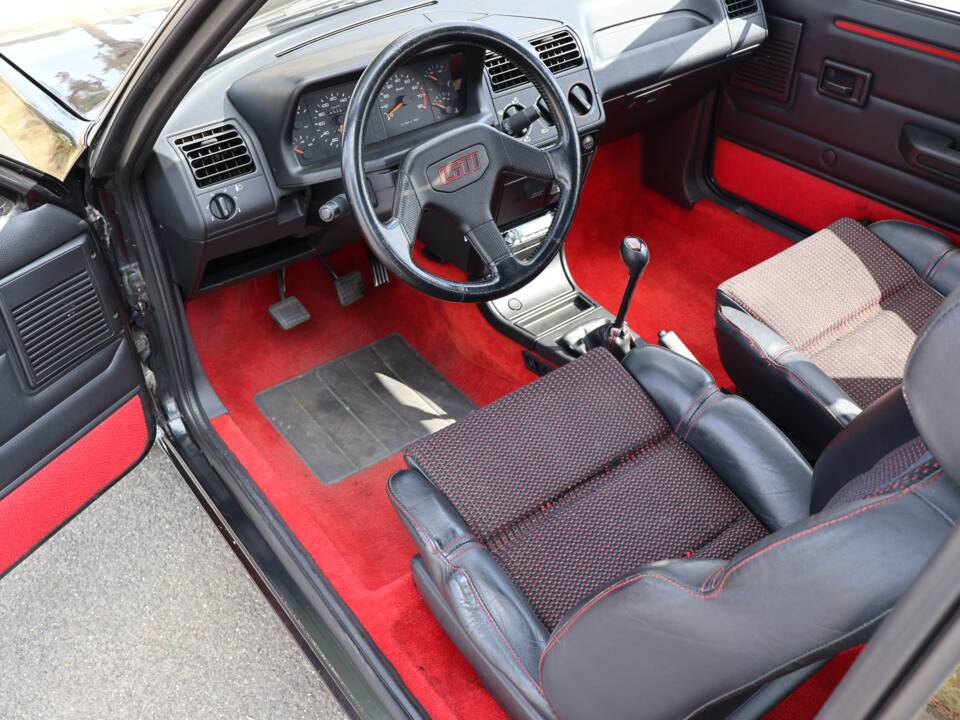 Obraz 48/56 pojazdu Peugeot 205 GTi 1.9 (1991)