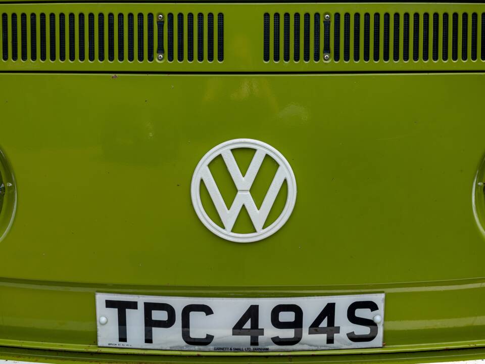 Image 44/47 of Volkswagen T2b Camper (1977)