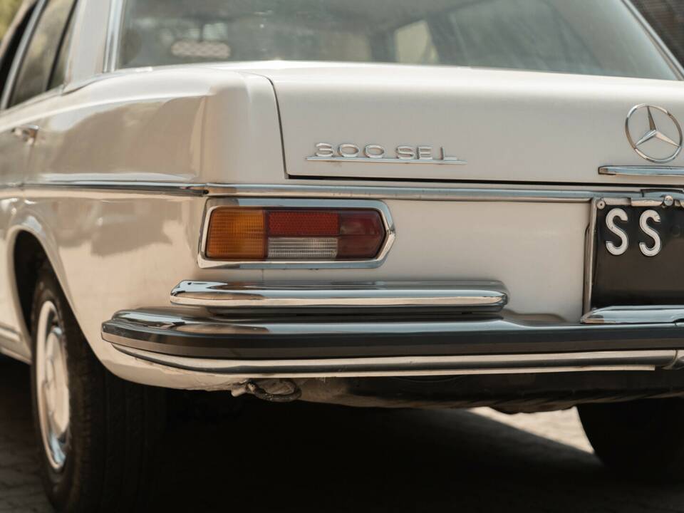 Image 15/34 of Mercedes-Benz 300 SEL 3.5 (1971)