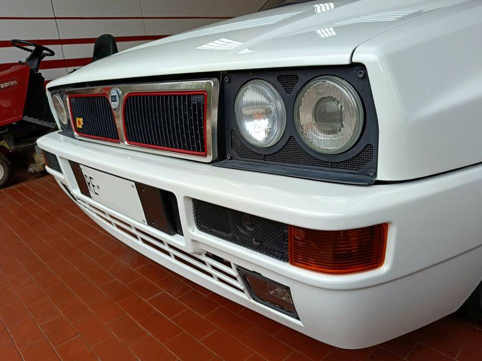 Image 17/25 of Lancia Delta HF Integrale Evoluzione I (1992)