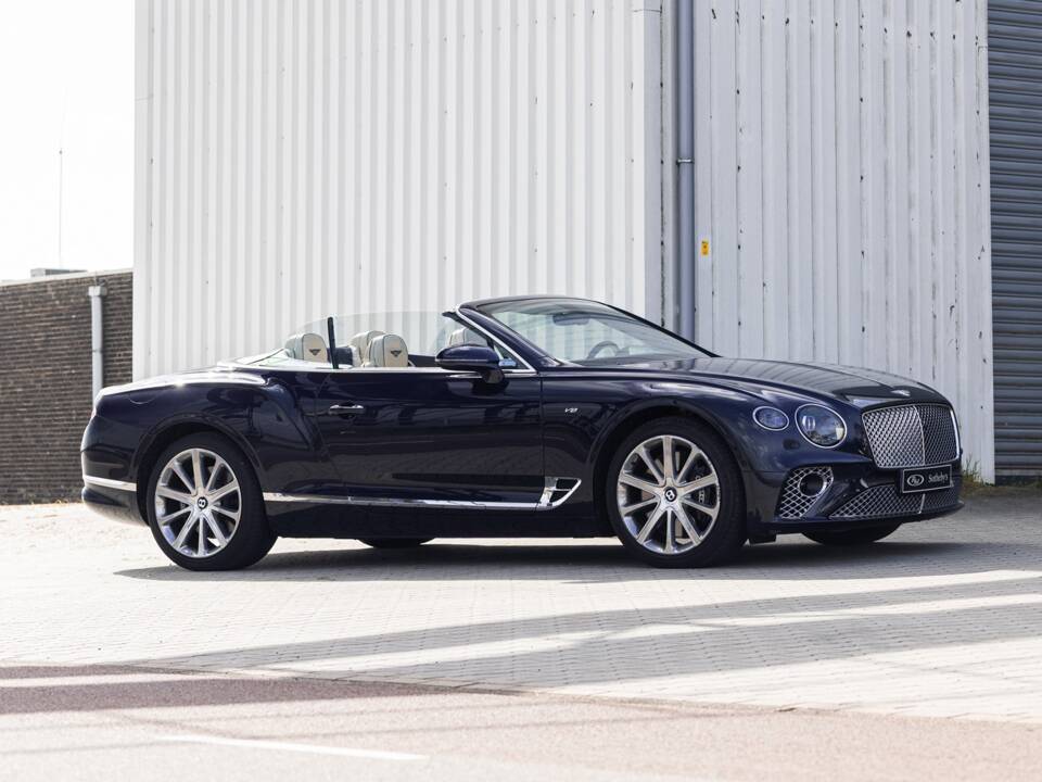 Imagen 1/22 de Bentley Continental GTC V8 (2020)