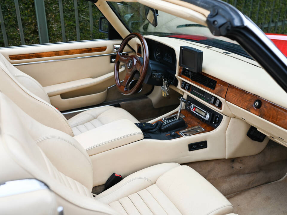 Image 35/45 of Jaguar XJ-S Convertible (1990)
