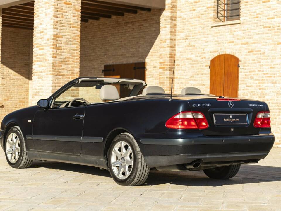 Bild 21/50 von Mercedes-Benz CLK 230 Kompressor (1999)