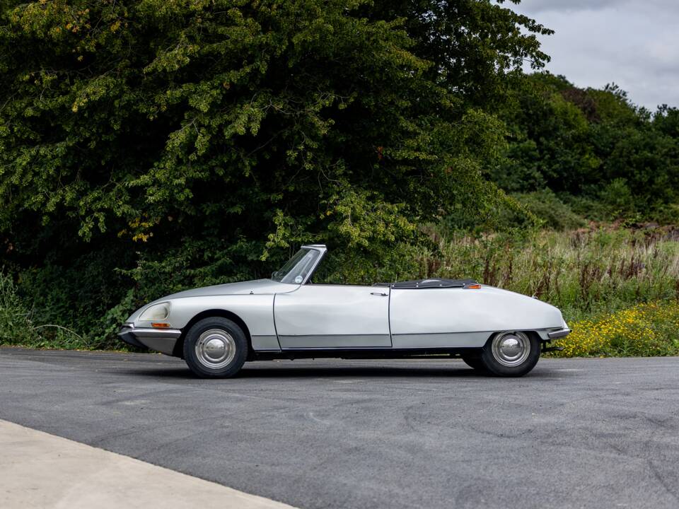 Bild 10/50 von Citroën ID 19 Break (1967)