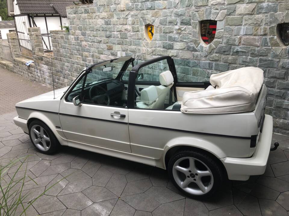 Immagine 17/22 di Volkswagen Golf Mk I Convertible 1.8 (1989)