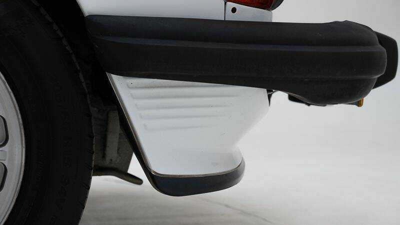 Image 14/15 of Mercedes-Benz 560 SL (1988)