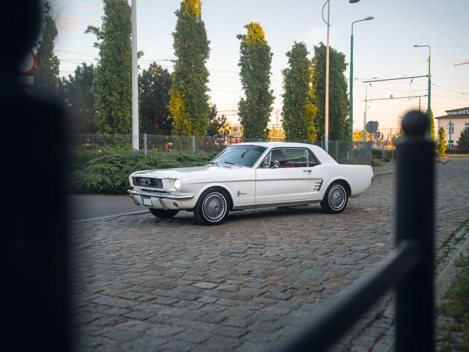Image 38/53 of Ford Mustang 200 (1966)