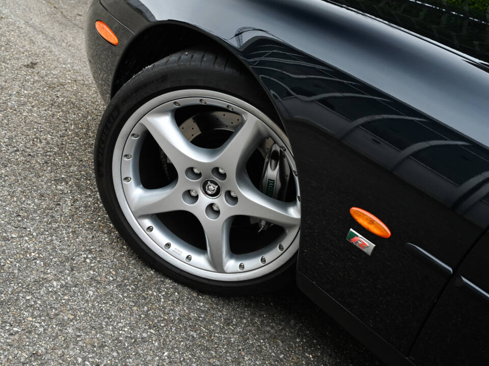 Image 17/51 of Jaguar XKR (2003)