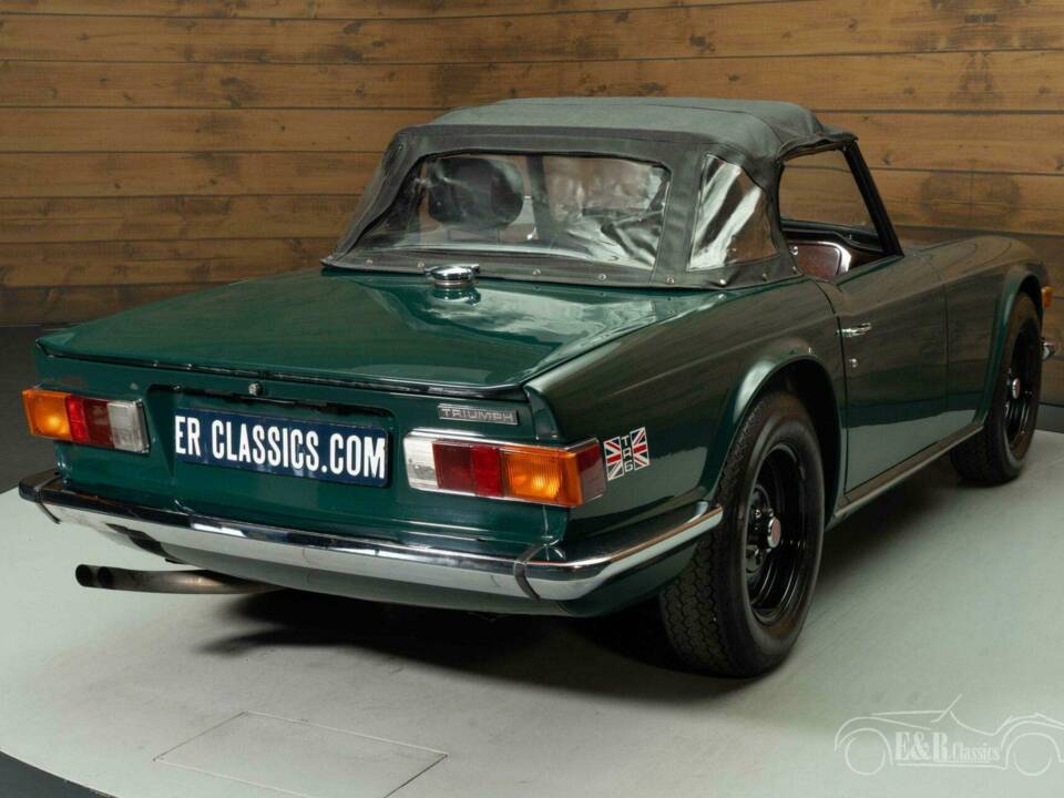 Image 15/19 of Triumph TR 6 (1974)