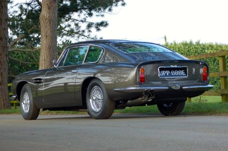 Image 8/36 of Aston Martin DB 6 Vantage (1968)