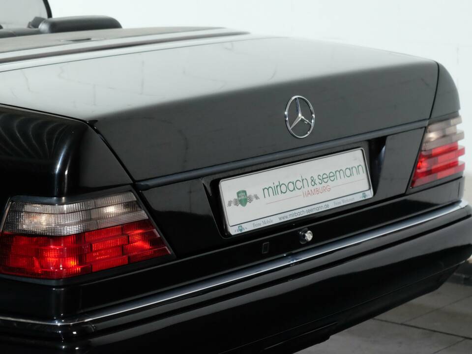 Image 23/30 de Mercedes-Benz E 220 (1995)