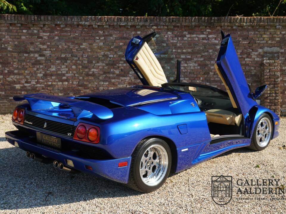 Image 43/50 of Lamborghini Diablo VT Roadster (1996)