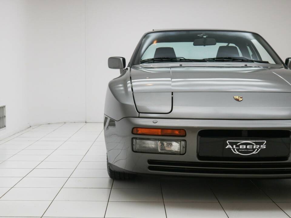 Bild 13/19 von Porsche 944 Turbo (1988)