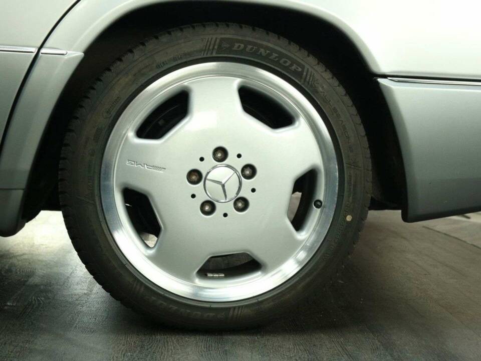Bild 50/50 von Mercedes-Benz 300 E-24 (1992)