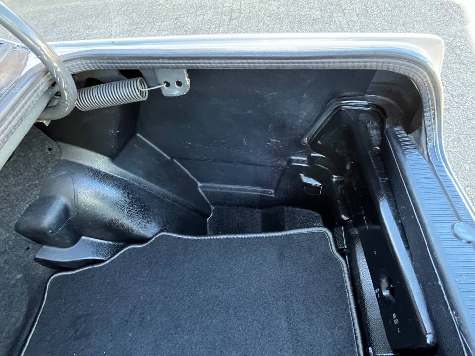 Image 34/89 de Mercedes-Benz 190 E 2.6 (1988)