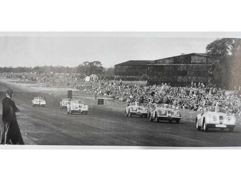 Image 9/50 of Jaguar XK 120 OTS (1952)