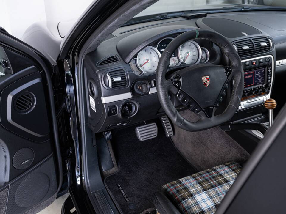 Bild 9/38 von Porsche Cayenne Turbo (2007)