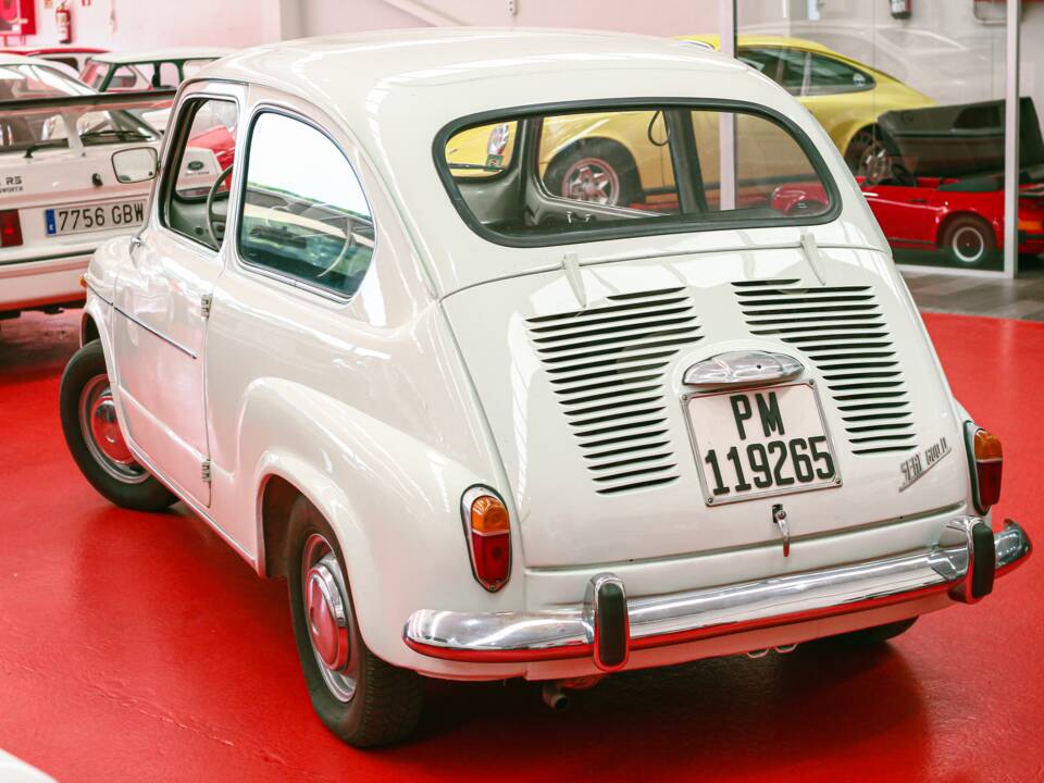 Image 6/32 of SEAT 600 D (1968)