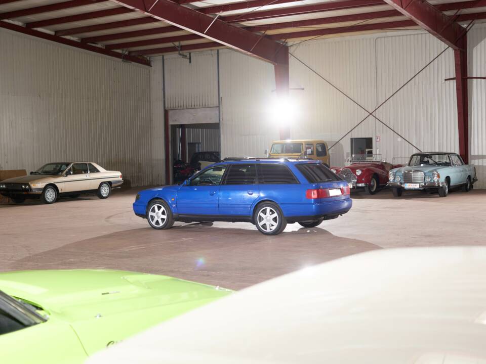 Image 15/113 of Audi S6 Plus Avant (1996)
