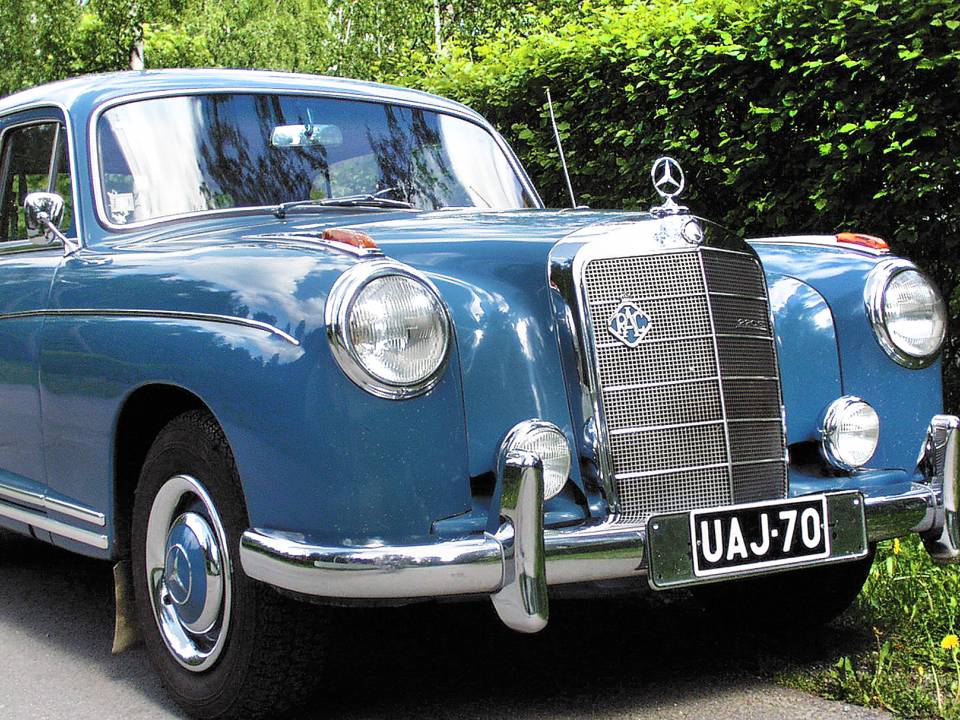 Image 1/9 of Mercedes-Benz 220 S (1957)
