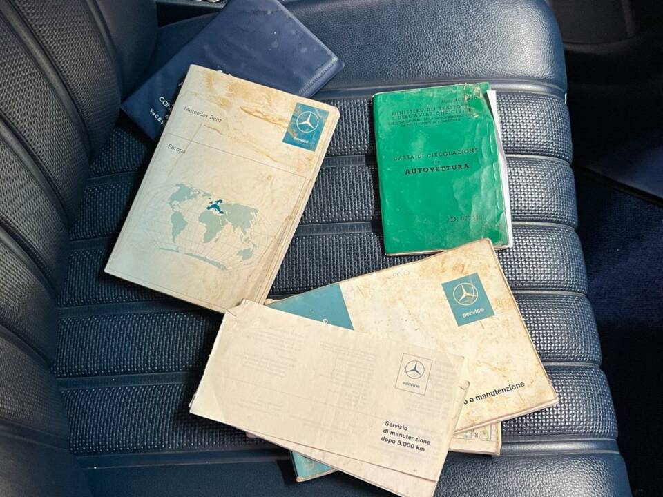 Image 45/46 of Mercedes-Benz 220 D (1972)