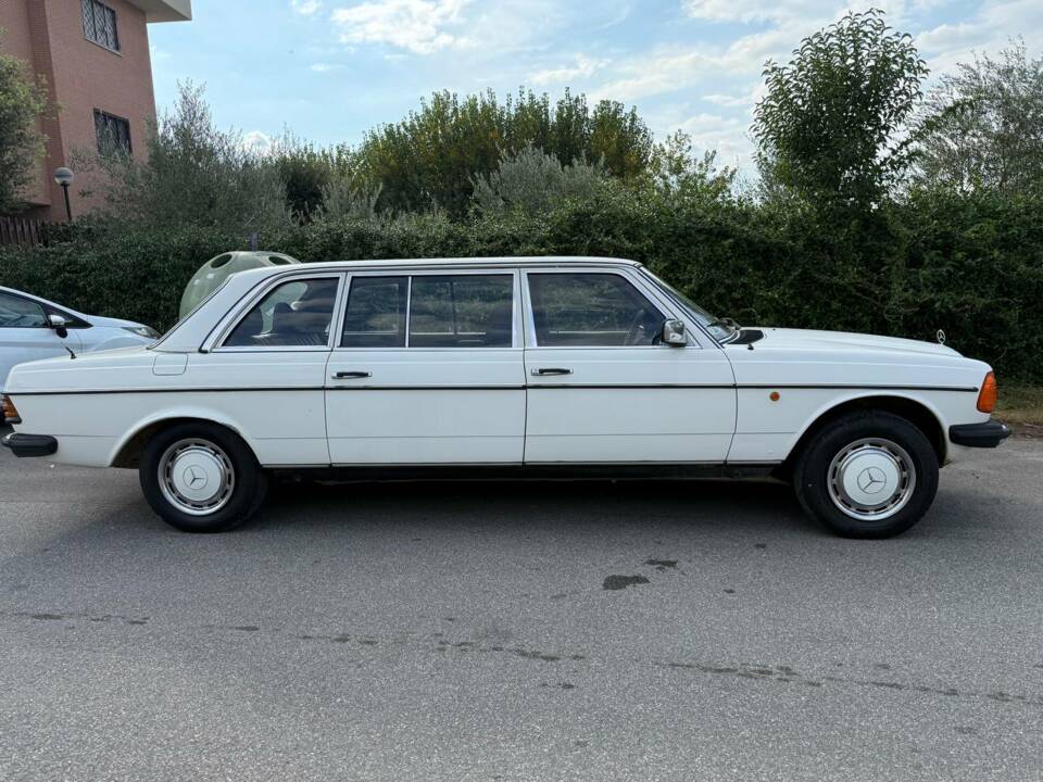 Bild 46/50 von Mercedes-Benz 240 D (1979)