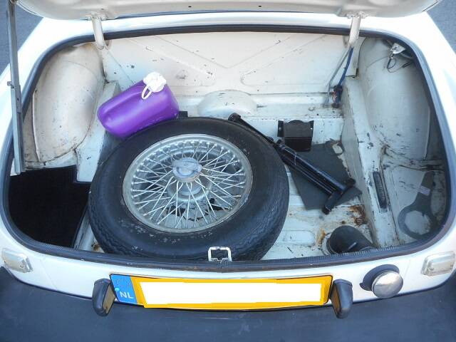 Image 15/21 of MG MGB (1980)