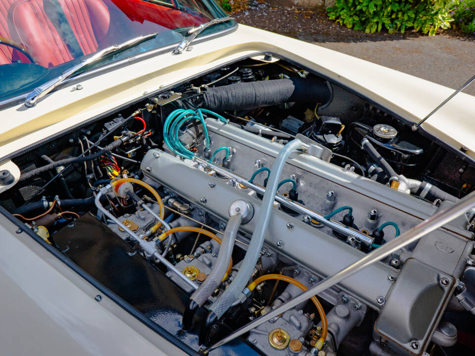 Bild 42/62 von Aston Martin DB 6 Mk II Volante (1970)