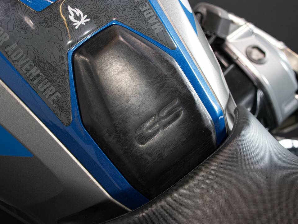 Image 35/50 of BMW DUMMY (2017)