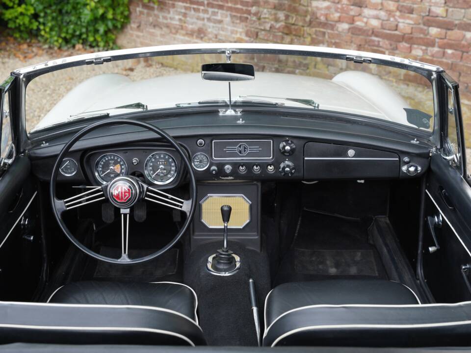 Bild 49/50 von MG MGB (1966)
