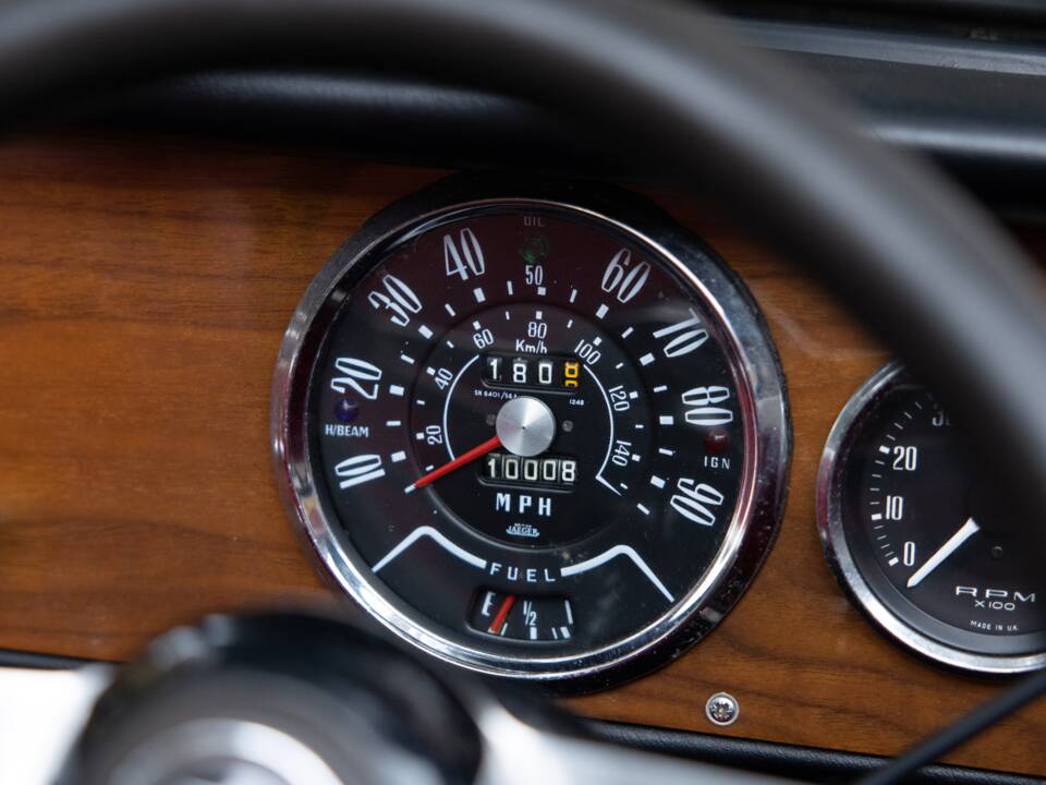 Image 25/50 of Triumph Herald 1200 (1967)