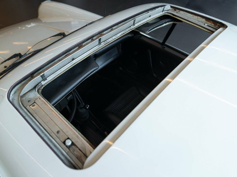 Image 25/50 de Porsche 911 SC 3.0 (1979)