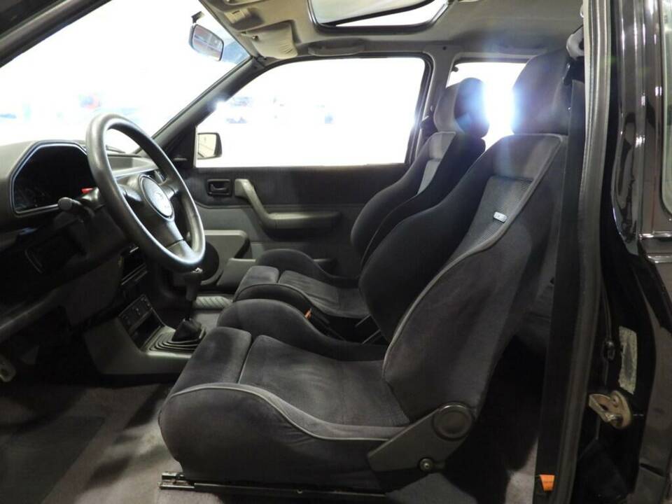 Image 4/10 of Ford Fiesta RS Turbo (1991)