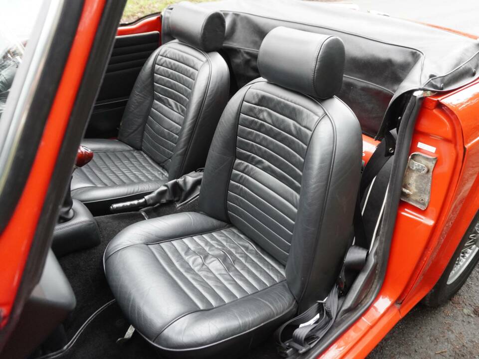 Image 13/21 of Triumph TR 5 PI (1968)