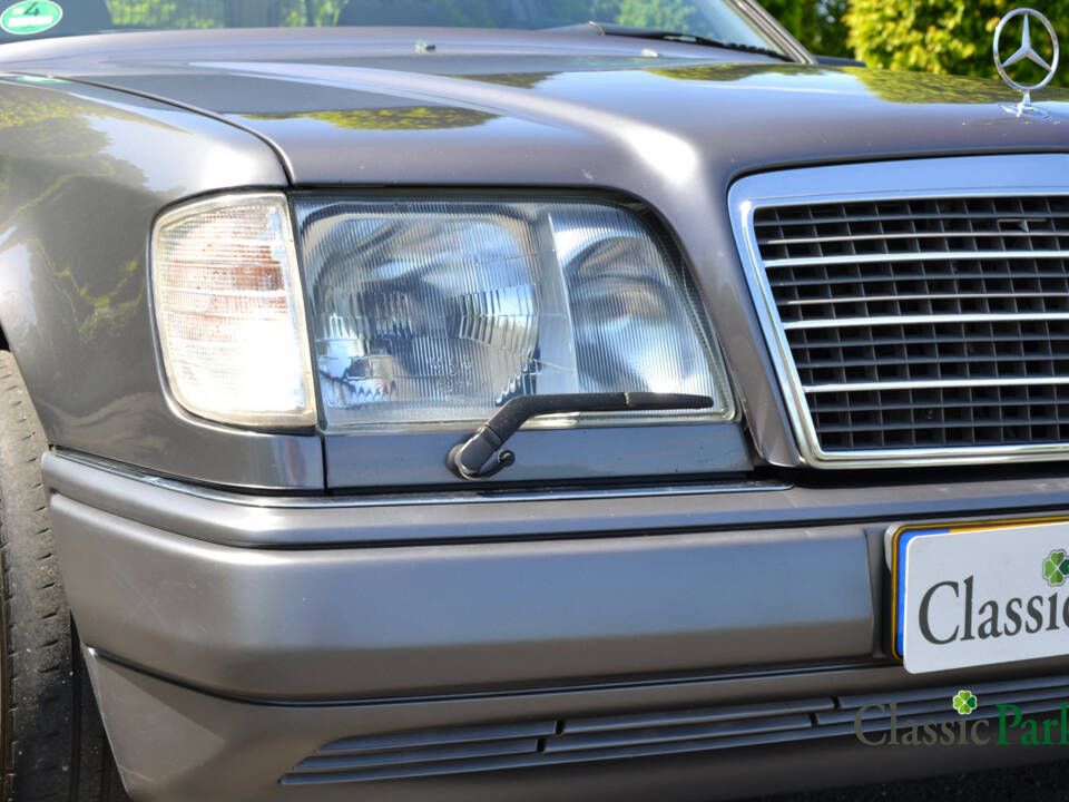 Bild 35/44 von Mercedes-Benz E 280 T (1994)