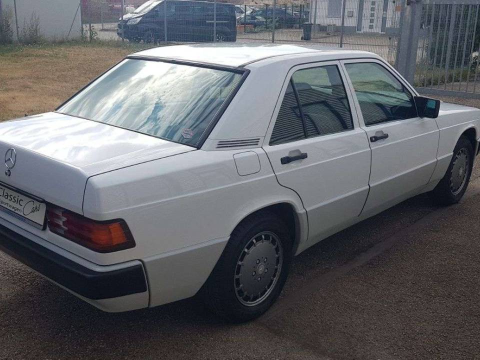 Image 5/23 of Mercedes-Benz 190 (1988)