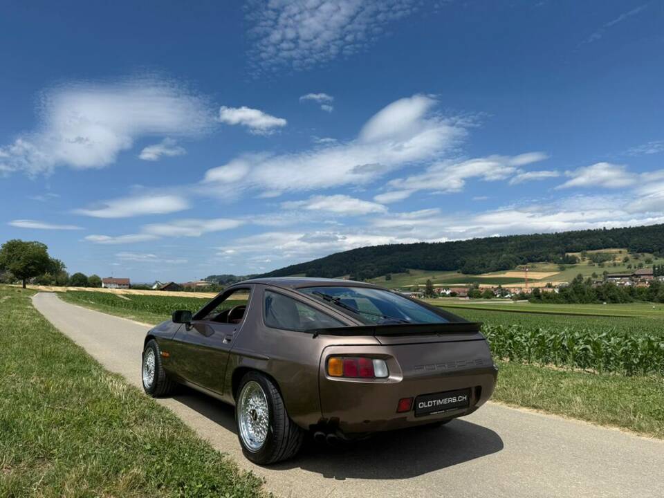 Image 2/21 of Porsche 928 S (1982)