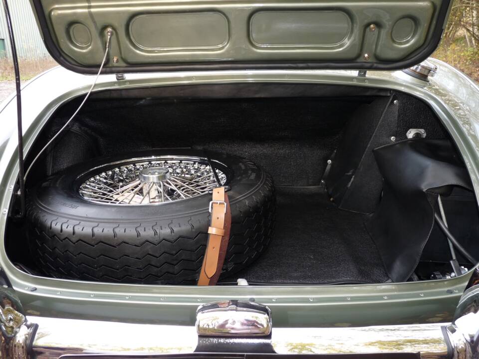 Image 22/32 of Austin-Healey 3000 Mk II (BT7) (1962)