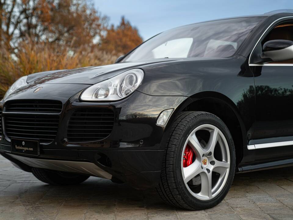 Afbeelding 16/50 van Porsche Cayenne Turbo (2005)