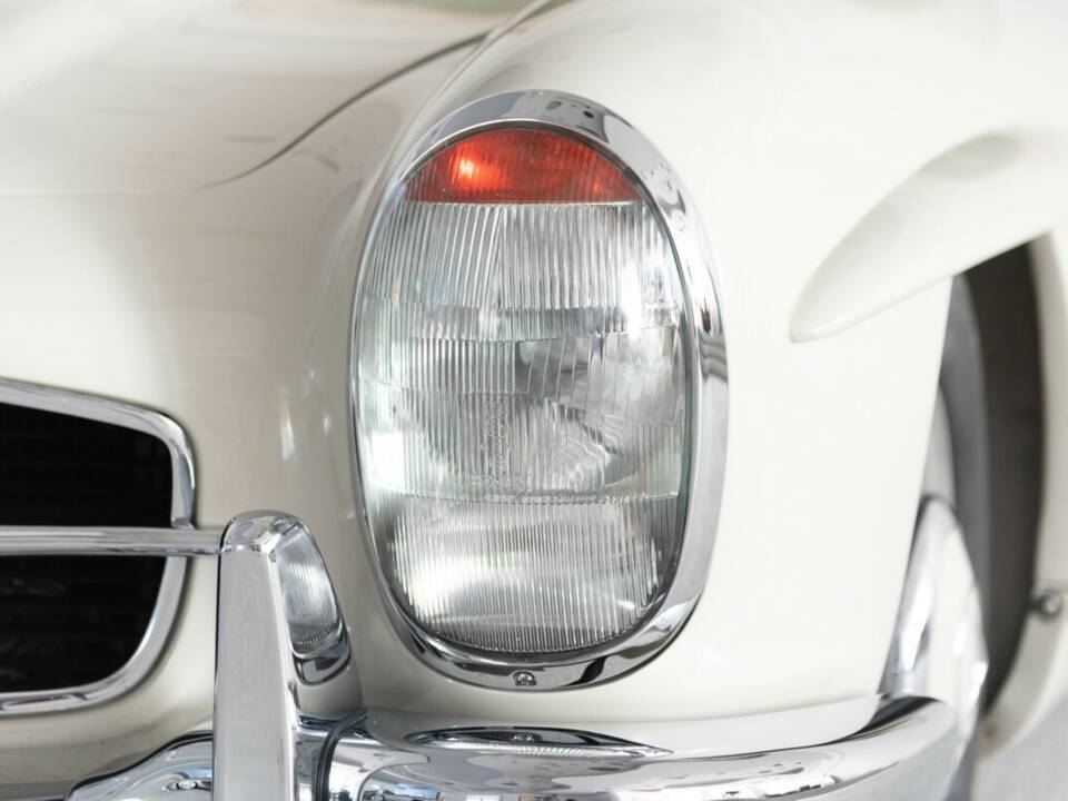 Image 22/50 of Mercedes-Benz 300 SL Roadster (1961)