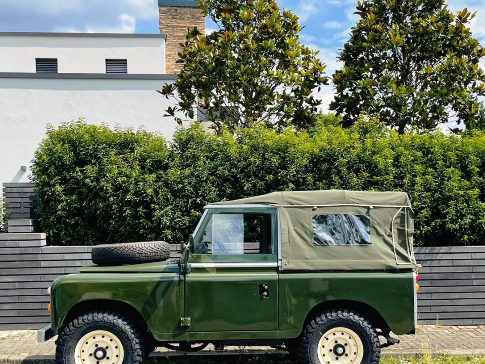 Image 6/25 of Land Rover 88 (1975)