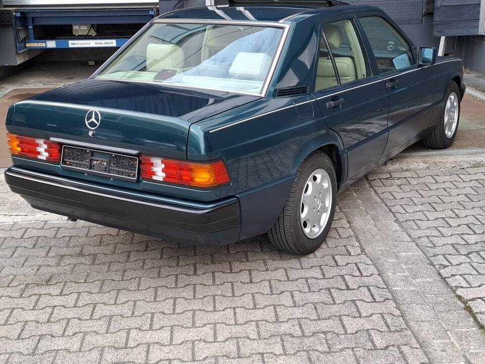 Obraz 5/8 pojazdu Mercedes-Benz 190 E 2.3 (1993)