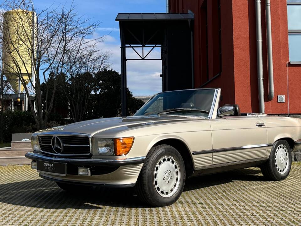 Afbeelding 5/37 van Mercedes-Benz 560 SL (1987)