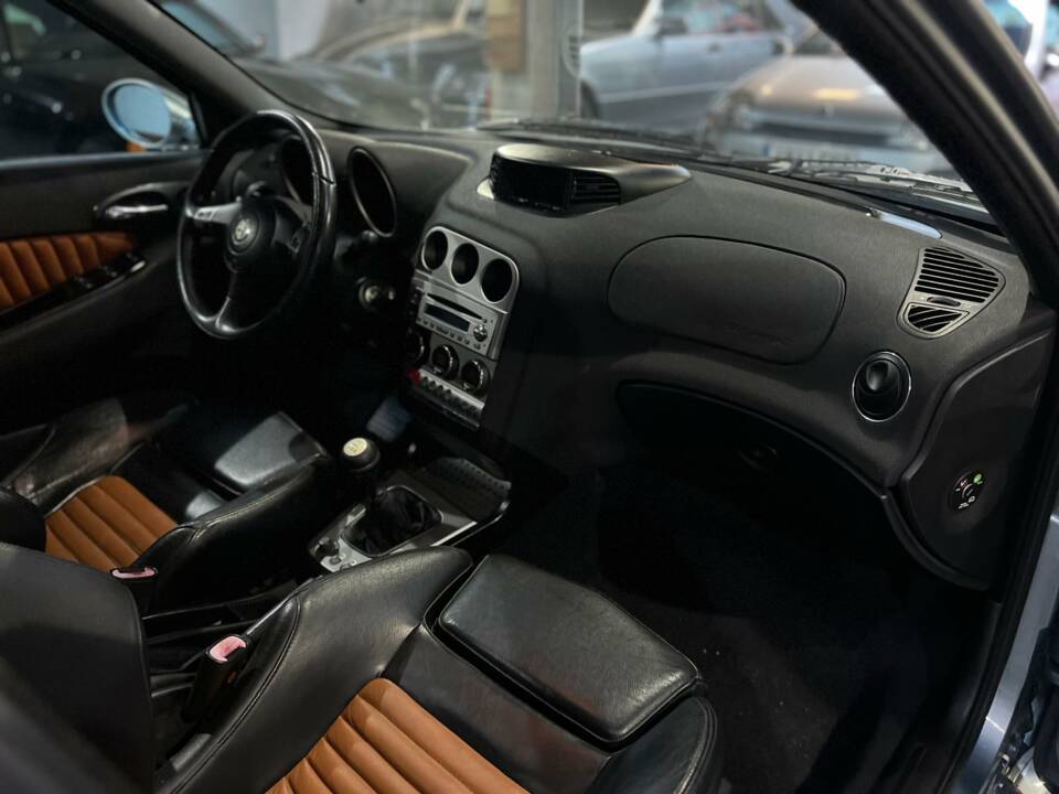 Imagen 29/62 de Alfa Romeo 156 3.2 V6 GTA (2005)